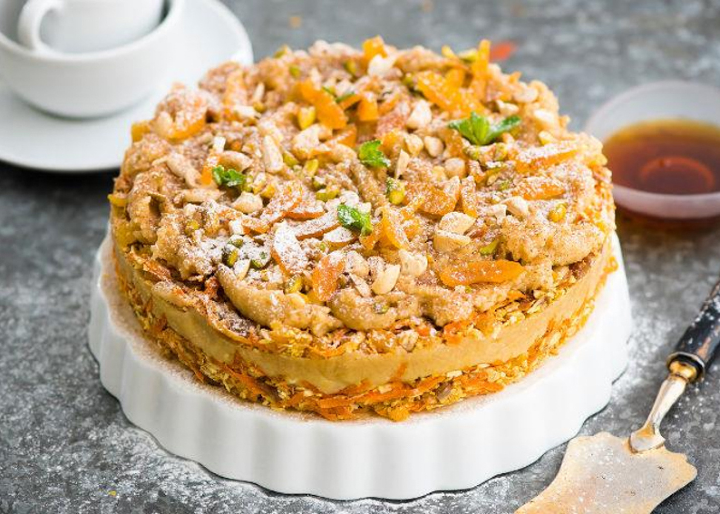 Juhlista Porkkanakakun päivää raakaporkkanakakulla