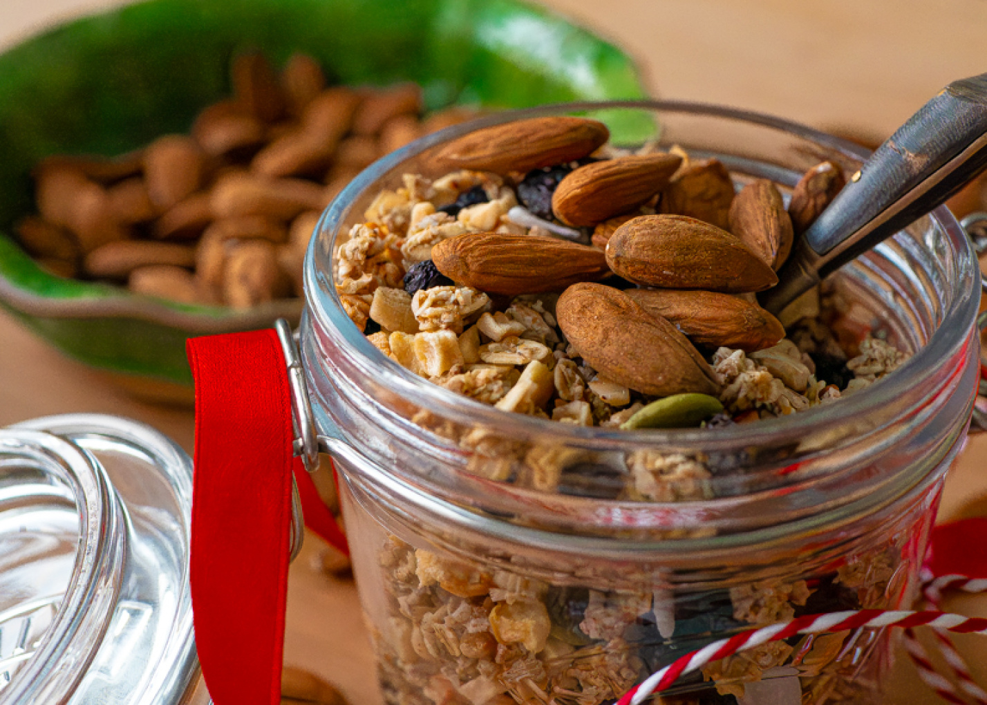 Viime hetken joululahja piparkakkugranolasta