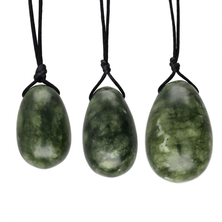 Jade Yoni Muna reiällä & narulla 3 kpl ryhmässä Koti & Sielu / Harmoninen elämäntapa / Kiteet @ Rawfoodshop Scandinavia AB (9610-01)