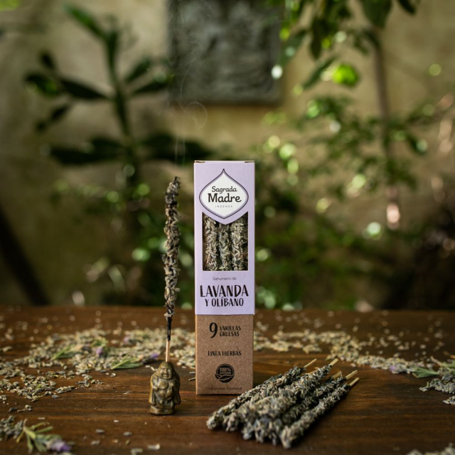 Laventeli & Frankincense suitsuketikkuja 9kpl