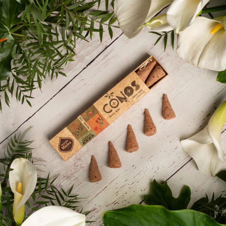 Suitsukekartiot Santelipuu & Yagra 8kpl ryhmässä Koti & Sielu / Tunnelma & tuoksu / Suitsuke @ Rawfoodshop Scandinavia AB (SKU-519)