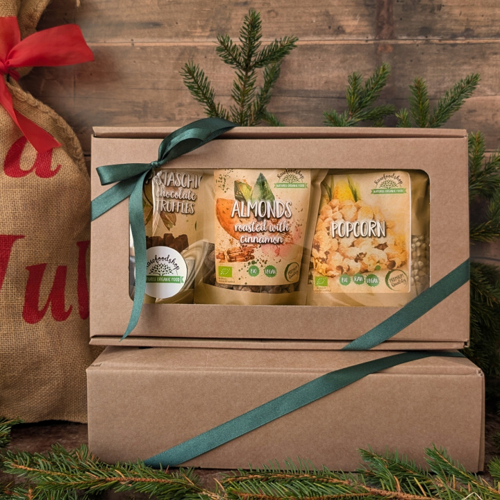 Lahjapakkaus Snacks & Suklaa LUOMU 1,2 kg ryhmässä Raaka-aineet / Karkkia & Suklaata / Välipalat @ Rawfoodshop Scandinavia AB (SNACKSBOX)